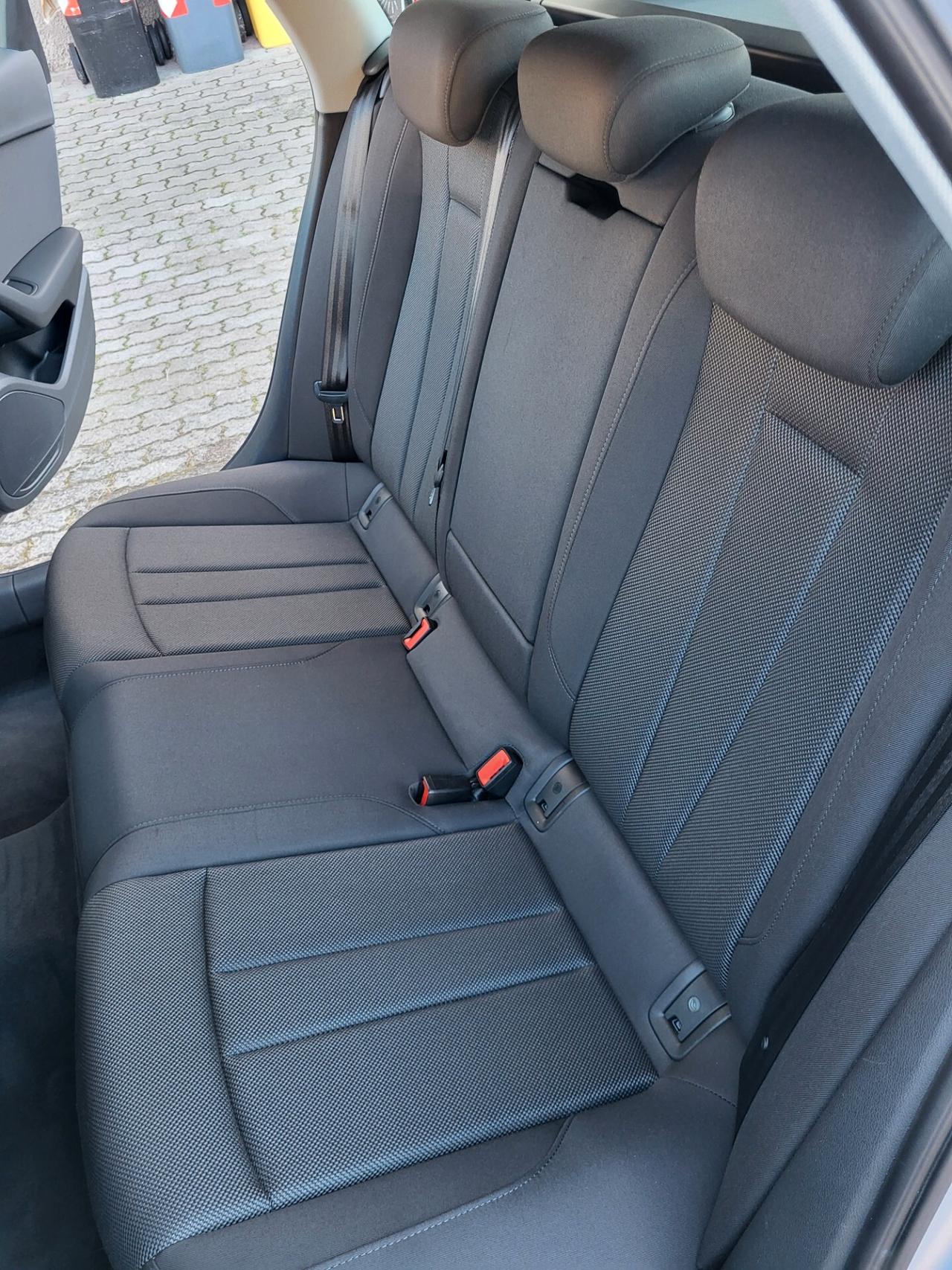 Audi A4 Avant 30 TDI/136 CV S tronic Business Advanced