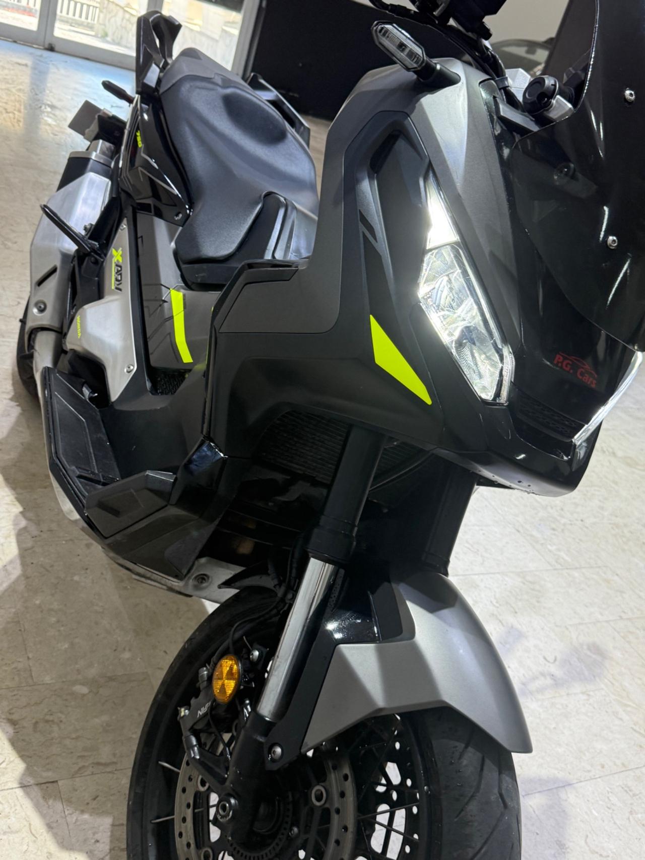 Honda X-ADV 750 Top