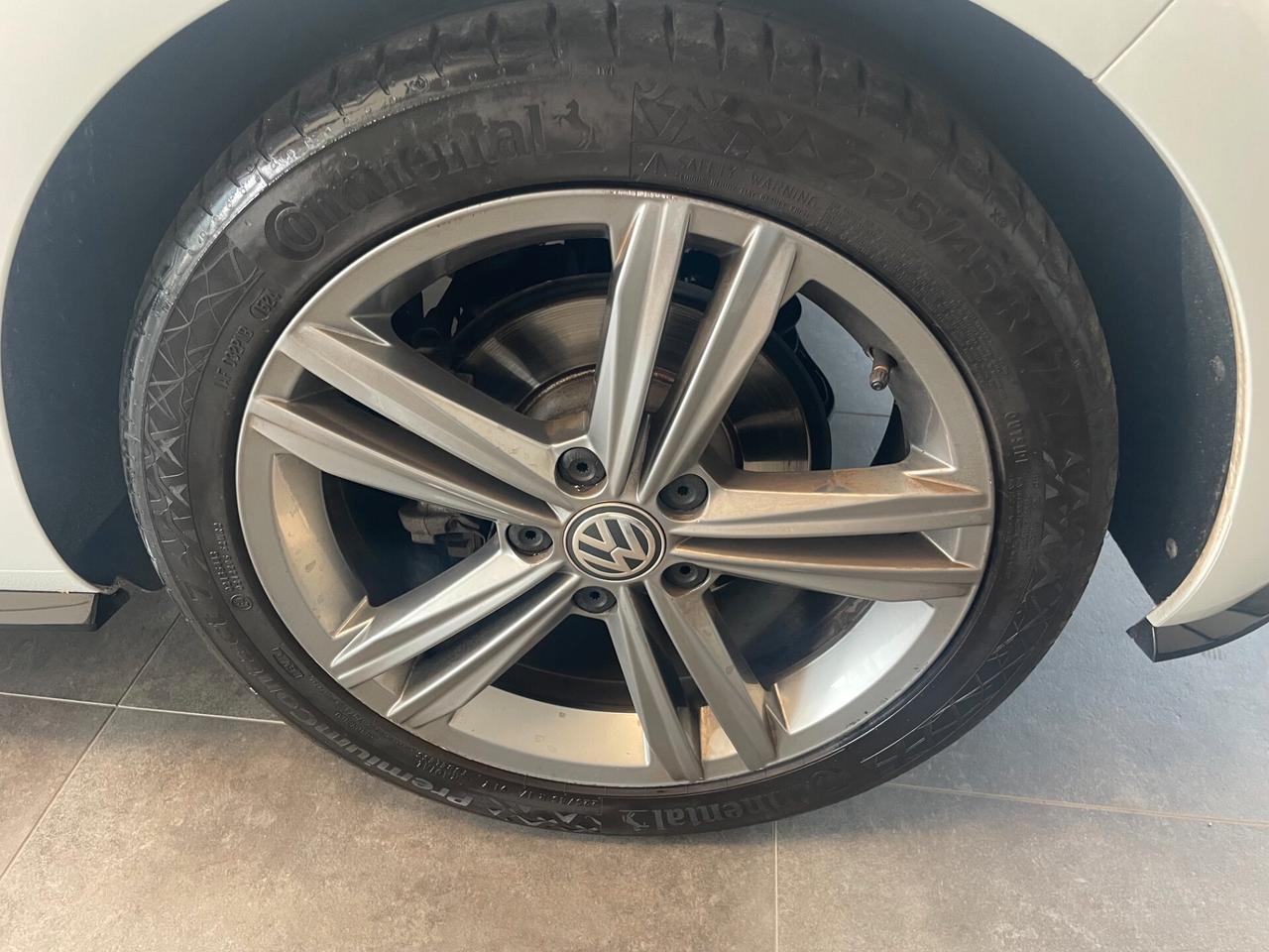 Volkswagen Golf 1.5 TSI 5p. R-Line