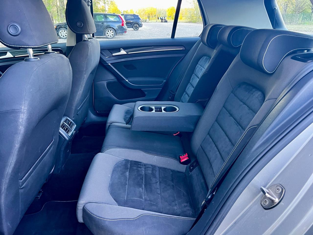 Volkswagen Golf VII 1.6 TDI DPF Highline