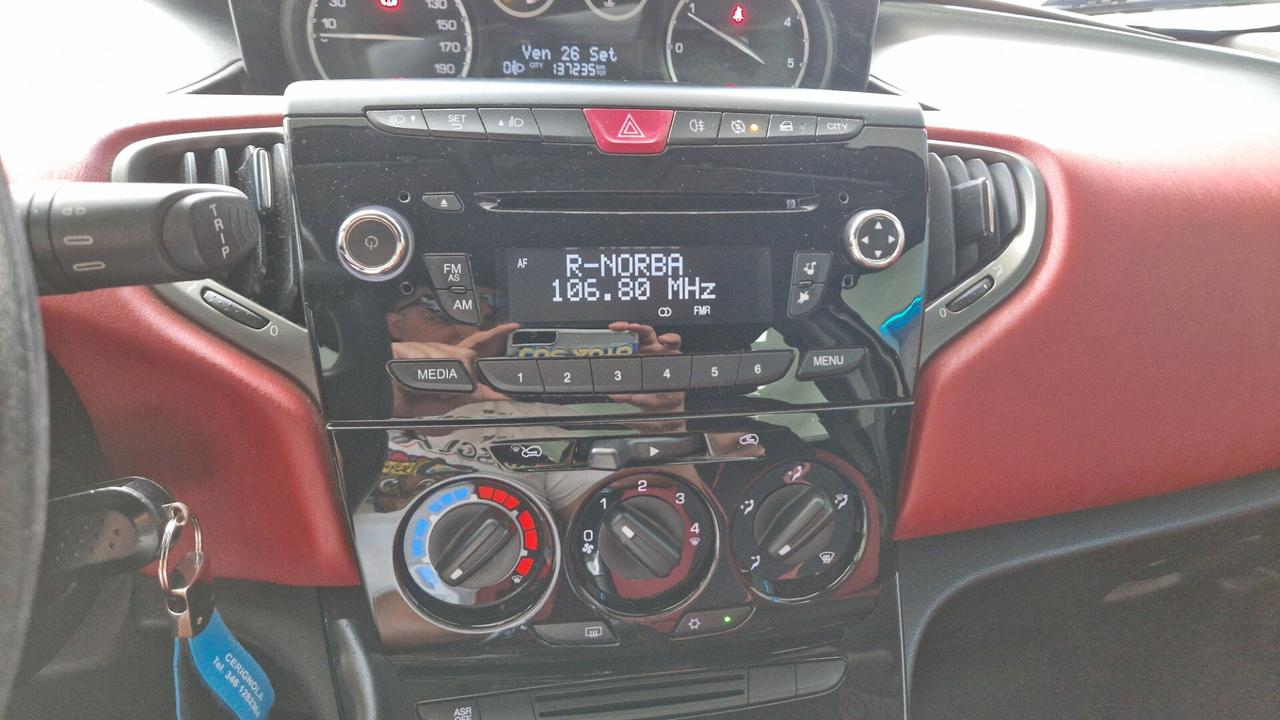 Lancia Ypsilon 1.3 MJT 16V 95 CV 5 porte