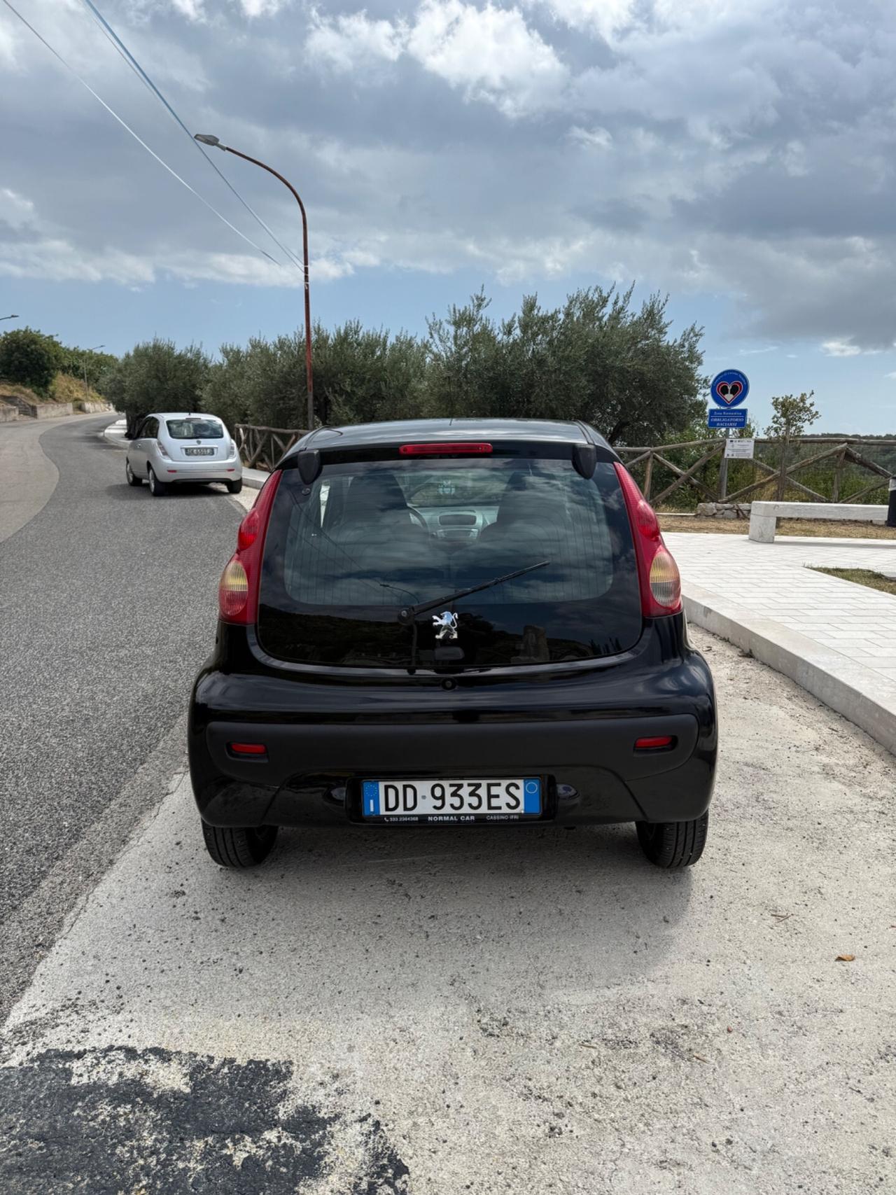 Peugeot 107 1.0 68CV 5p. Sweet Years ok neop.