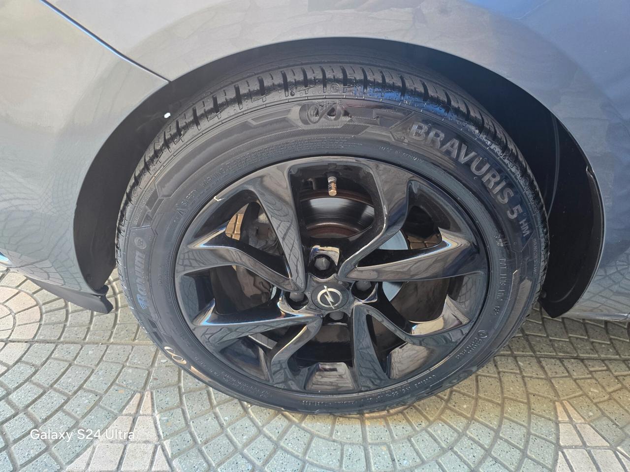 Opel Corsa 1.2 Coupé b-Color