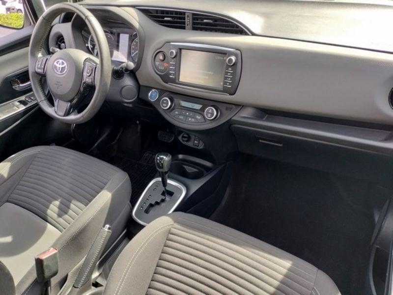 Toyota Yaris Hybrid Business