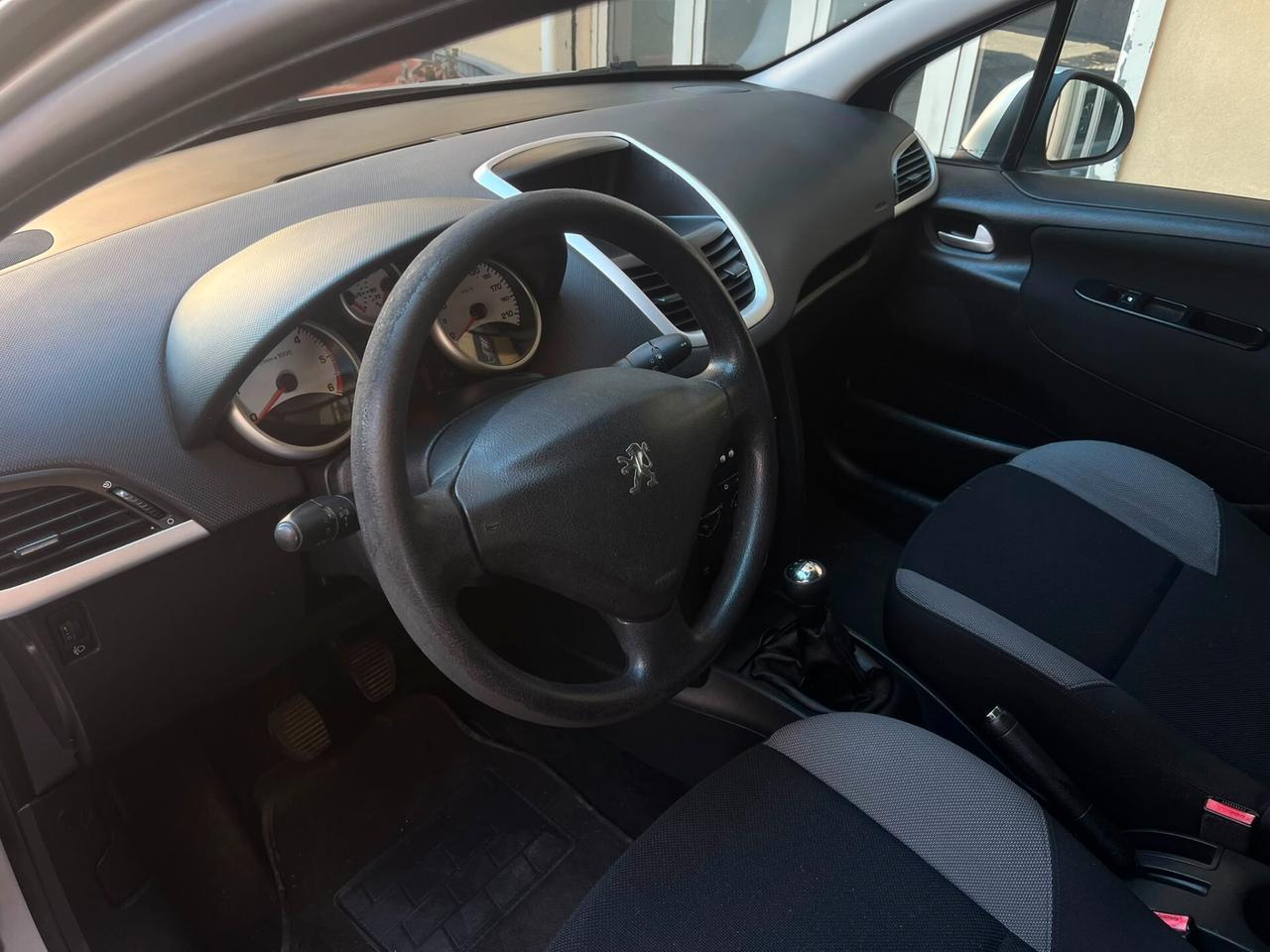 Peugeot 207 1.4 HDi 70CV 5p. ONE Line