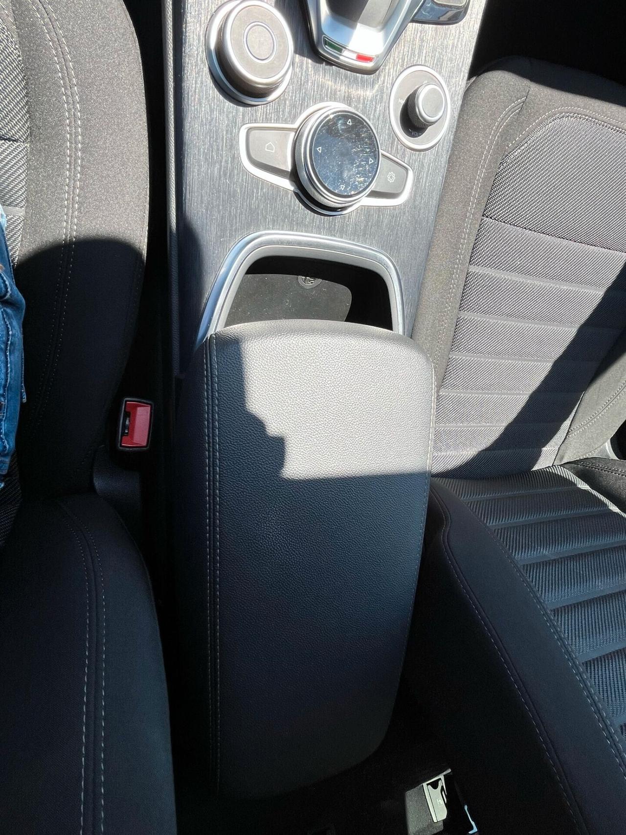 Alfa Romeo Stelvio 2.2 Turbodiesel 160 CV AT8 RWD Business