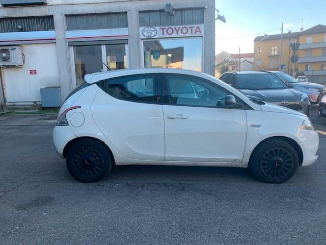 Lancia Ypsilon 1.3 MJT 95 CV 5 porte NEOPATENTATI