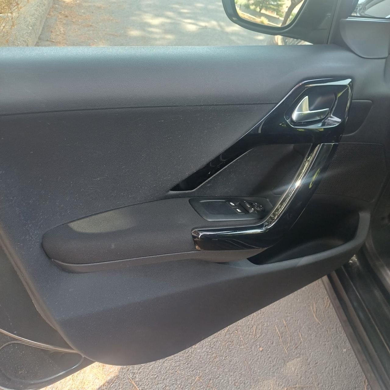 Peugeot 208 PureTech 82 5 porte Allure