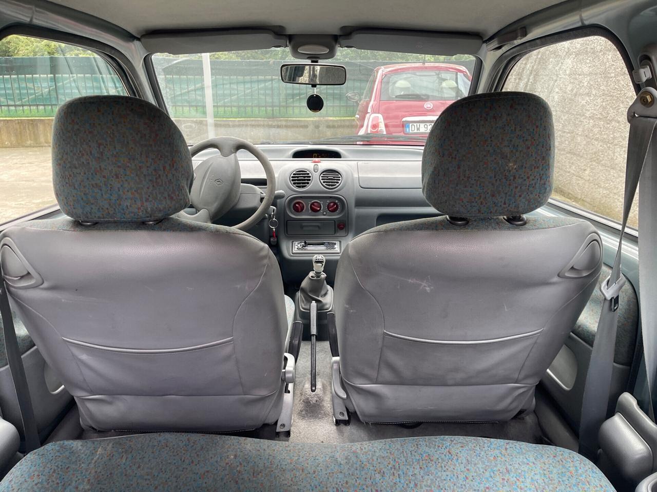 Renault Twingo 1.2i benzina neopatentati