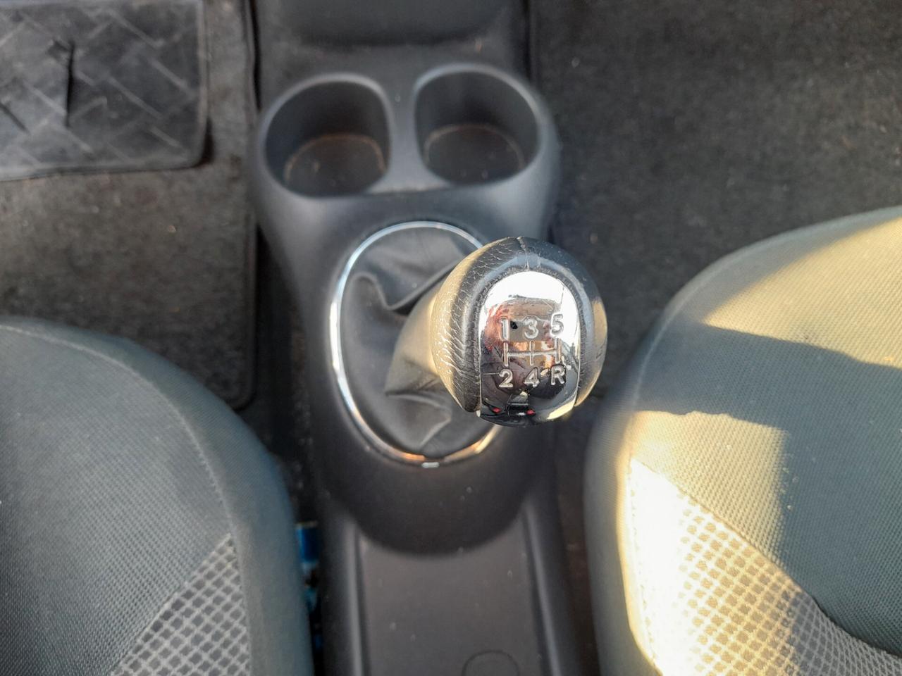 Toyota Yaris 1.0i 16V cat 5 porte Sol