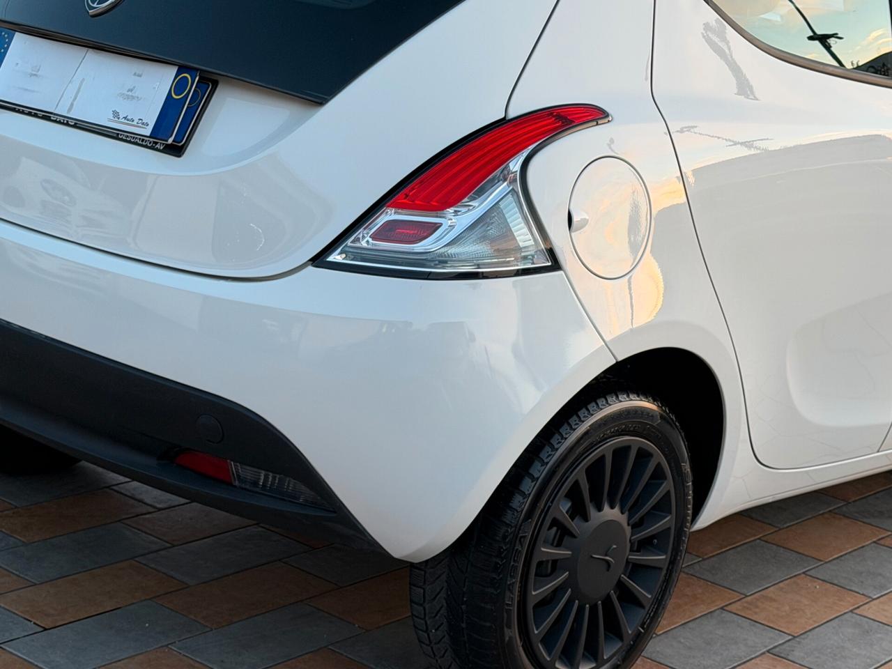 Lancia Ypsilon 1.2 69 cv. ELEFANTINO BLU