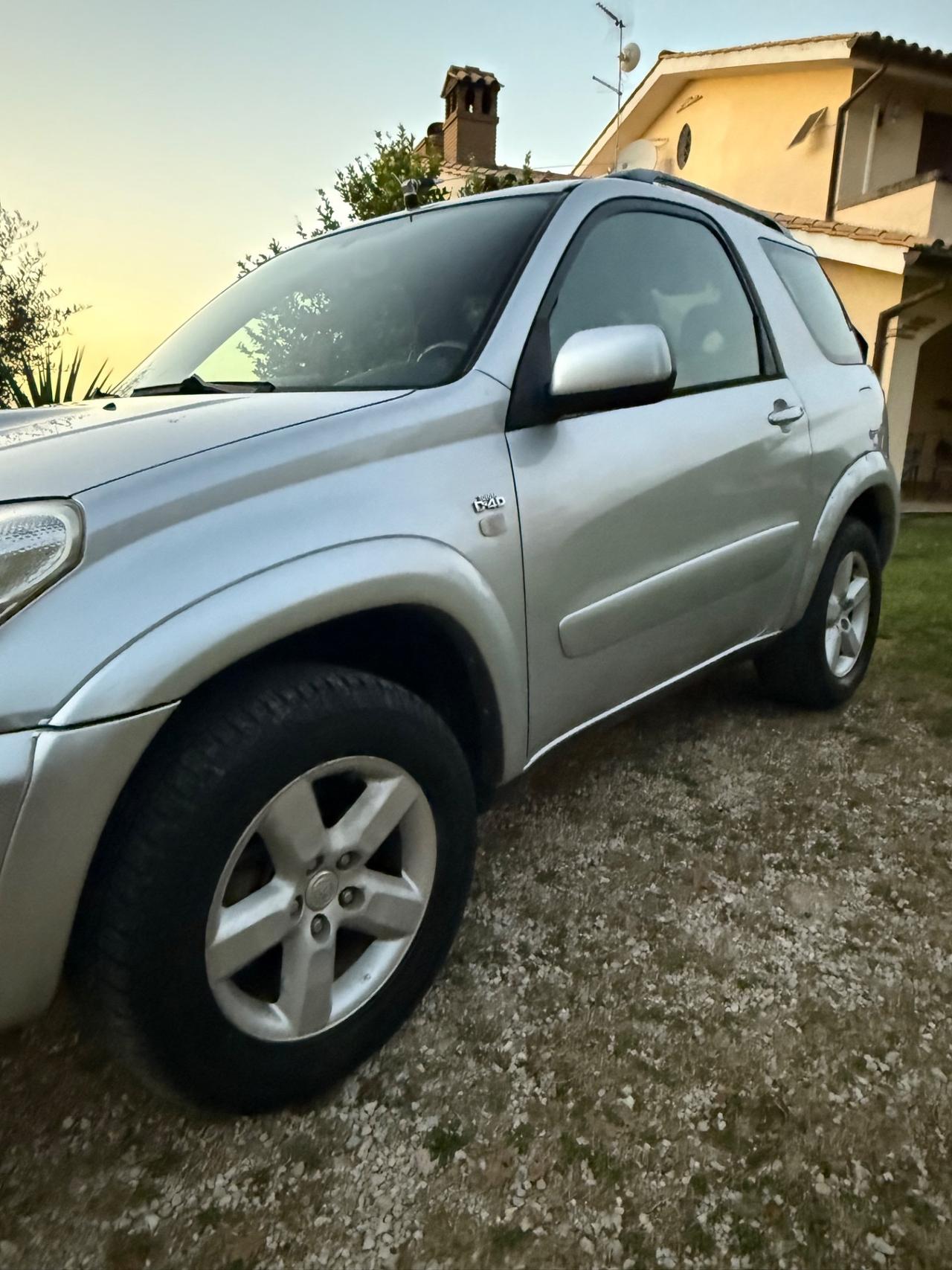 Toyota RAV 4 RAV4 2.0 Tdi D-4D cat 3 porte Sol