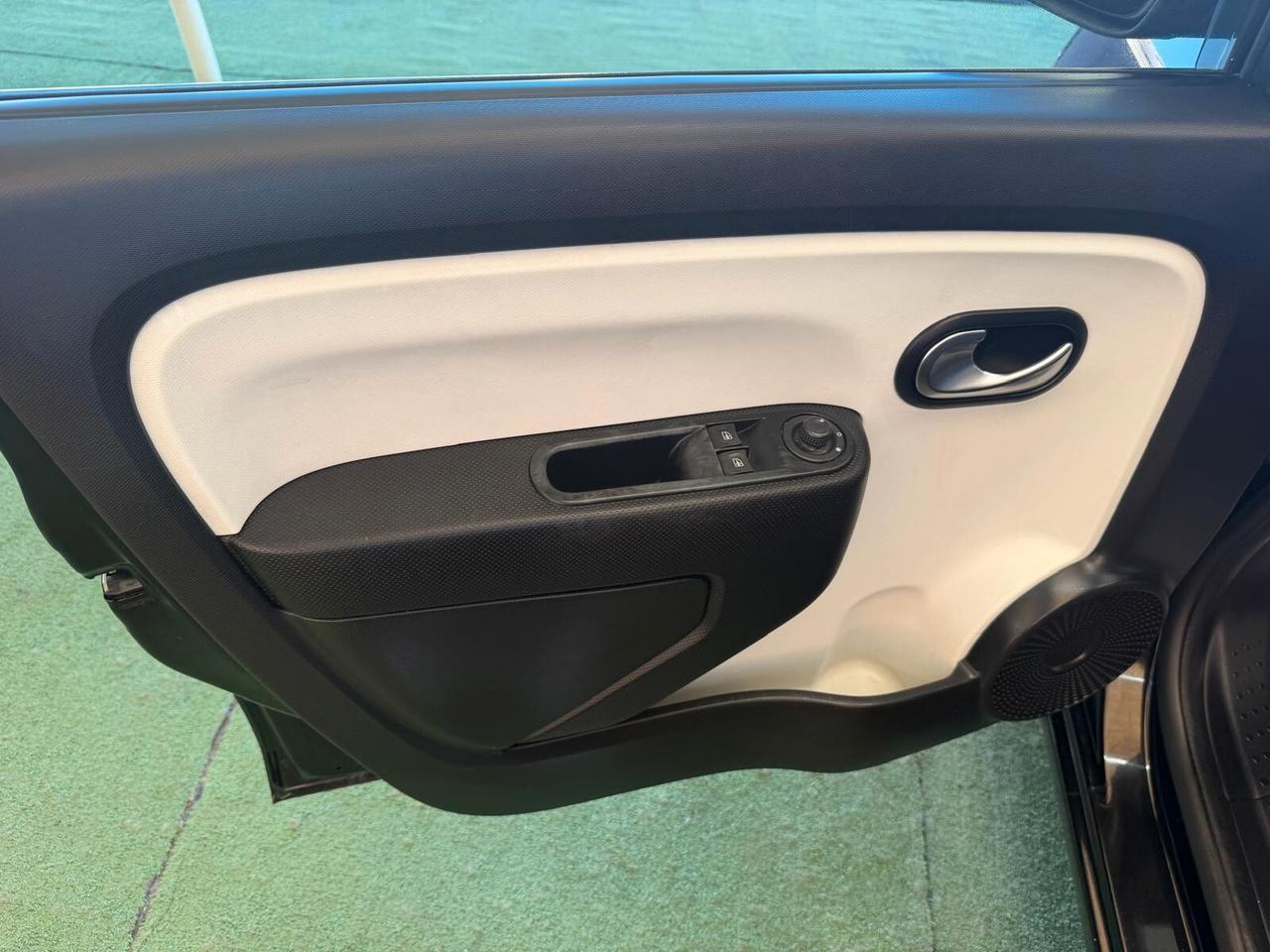 RENAULT TWINGO 1.0 BENZINA 70CV AUTOMATICA