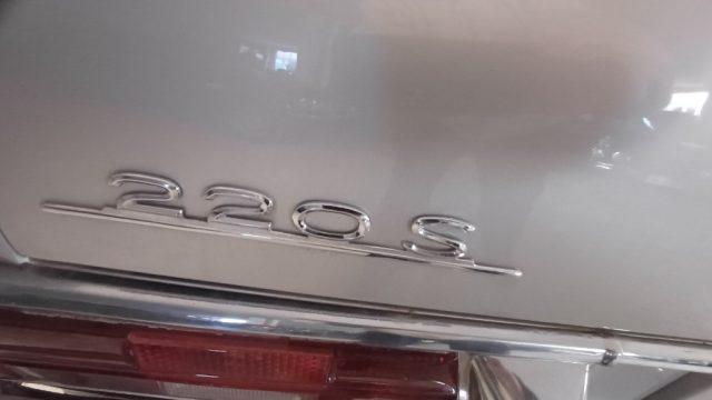 MERCEDES-BENZ 220 S