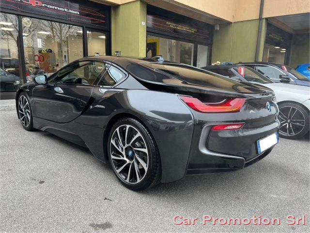 BMW i8 ibrida benzina /elettrica accessoriatissima