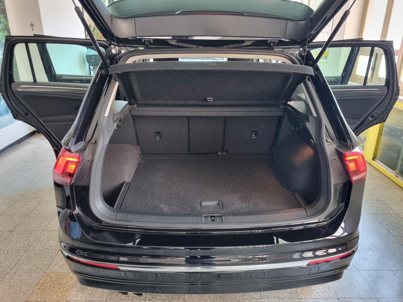 Volkswagen Tiguan 1.6 TDI R-LINE, VIRTUAL COCKPIT, FULL LED