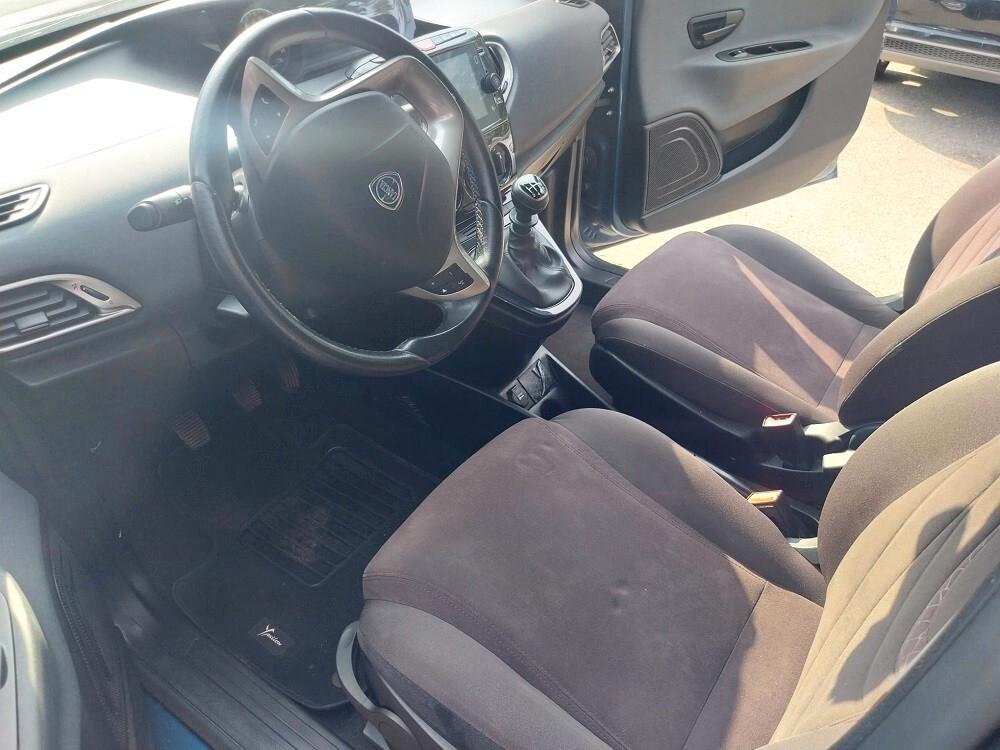 Lancia Ypsilon 1.0 FireFly 5 porte S&S Hybrid Alberta Ferretti