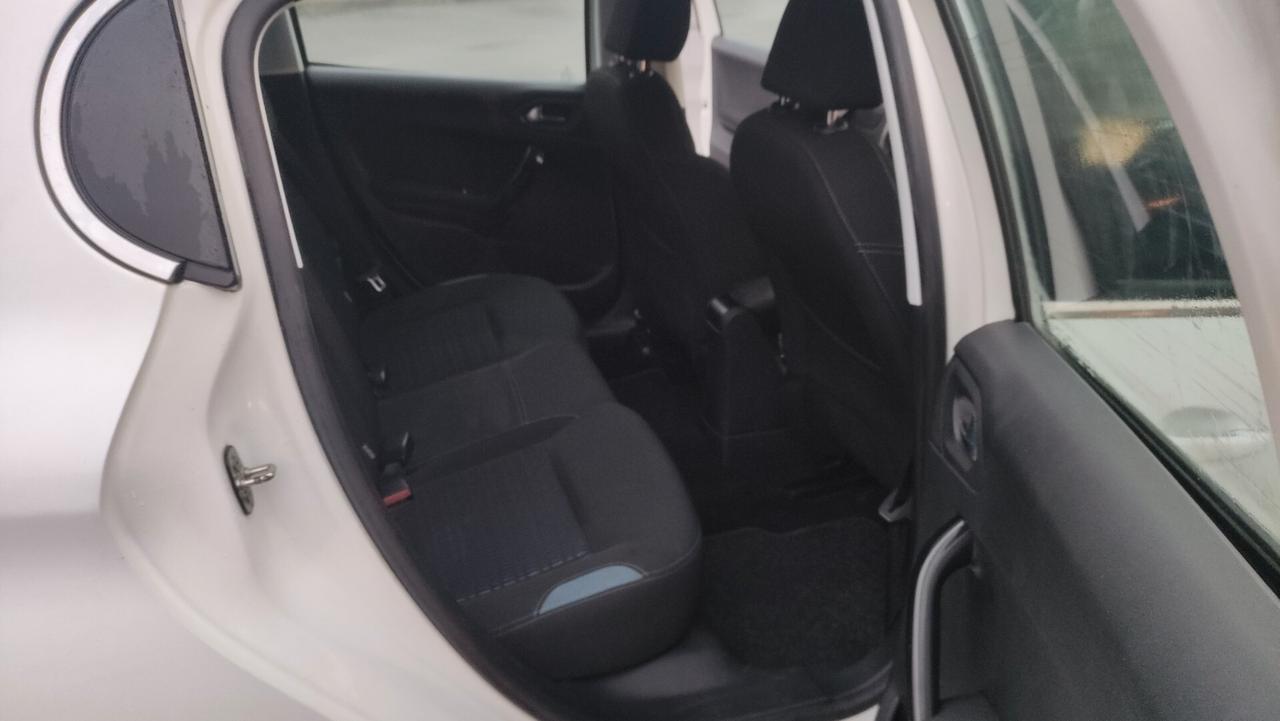 Peugeot 208 1.2 VTi 60KW 82CV 5 porte NEOPATENTATI - 2013