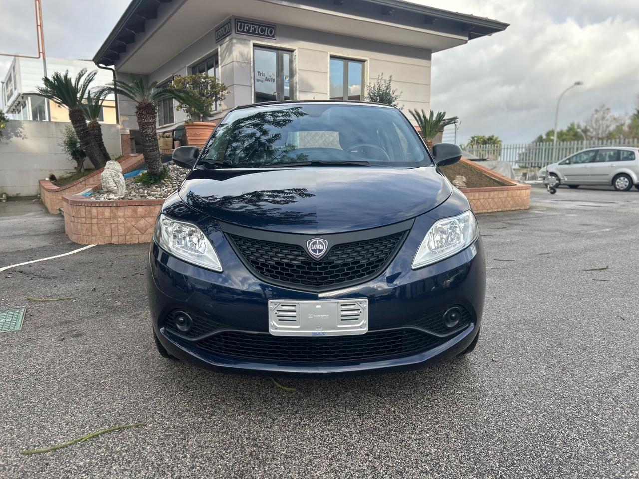 Lancia Ypsilon 1.0 Hybrid Ecochic