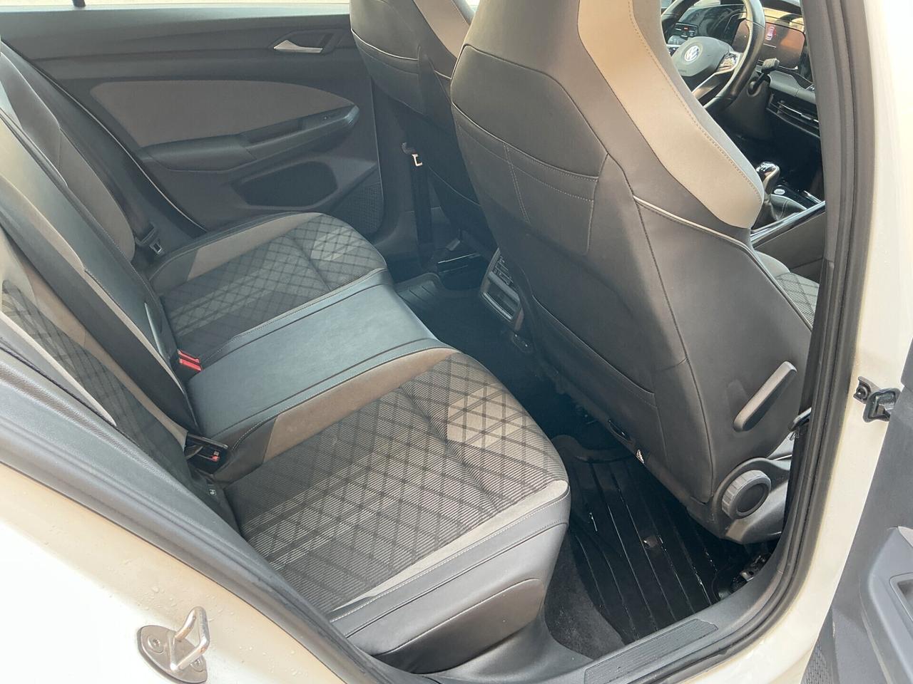 Volkswagen Golf 1.5 TSI 150 CV EVO ACT R-Line