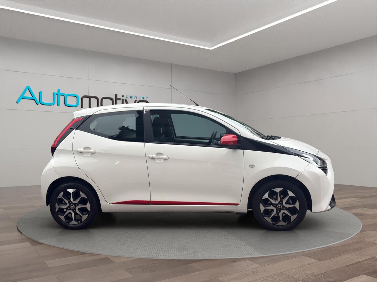 Toyota Aygo Connect 1.0 VVT-i 72 CV 5 porte x-play MMT