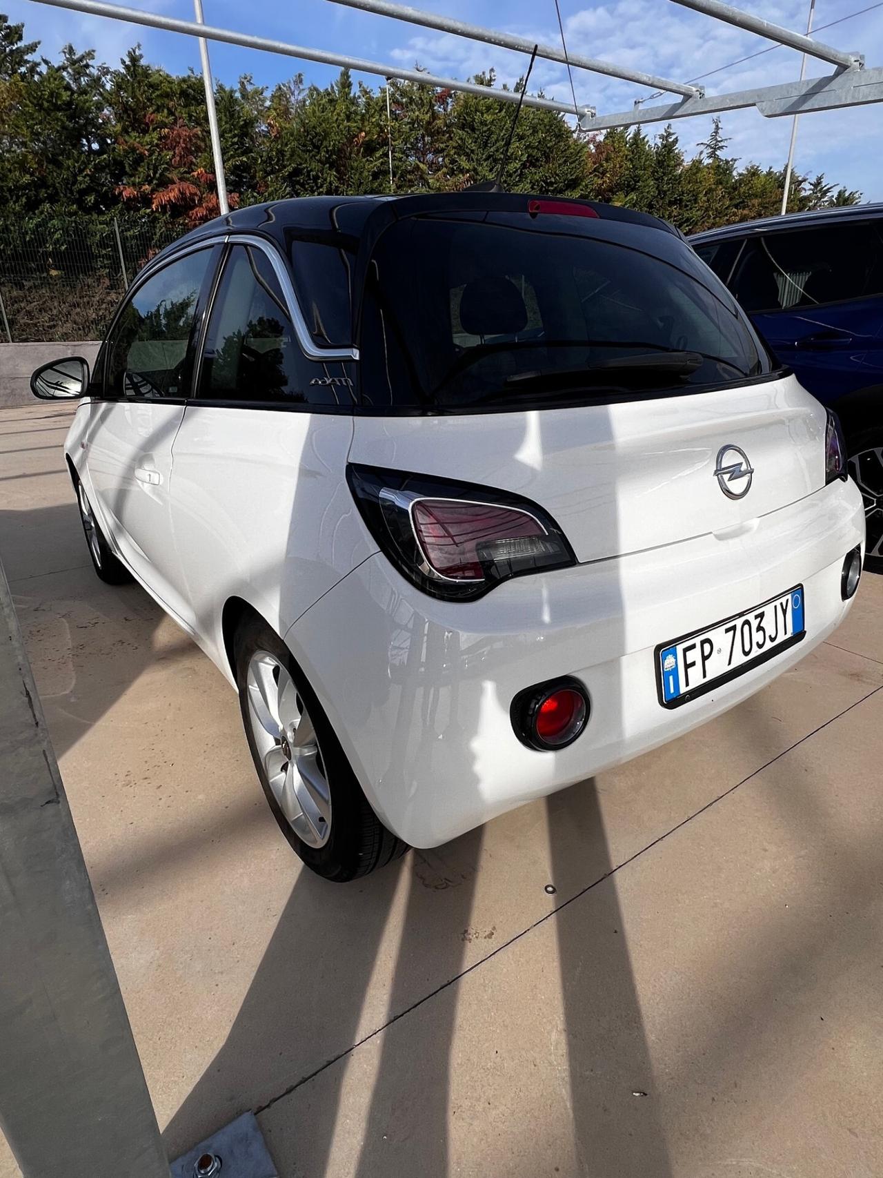 Opel Adam 1.2 70 CV Slam