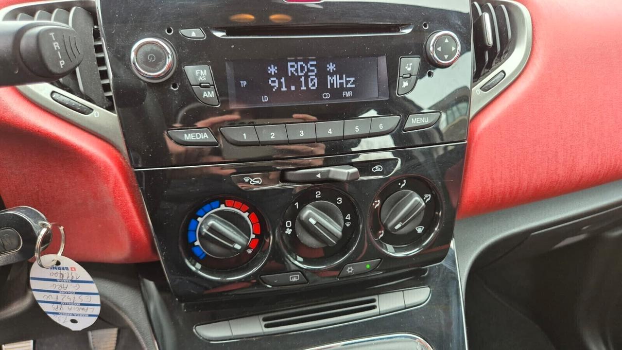 Lancia Ypsilon 1.3 MJ 95CV 5p Gold-Ok NeoPatentati