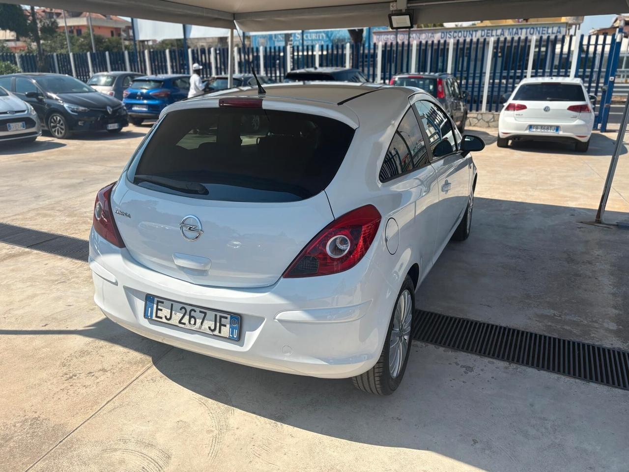 Opel Corsa 1.2 3 porte b-color