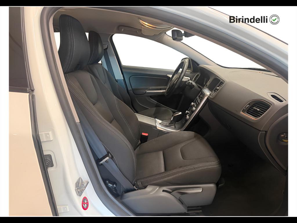 VOLVO V60 CC (2015-2018) - V60 Cross Country D3 Geartronic Business