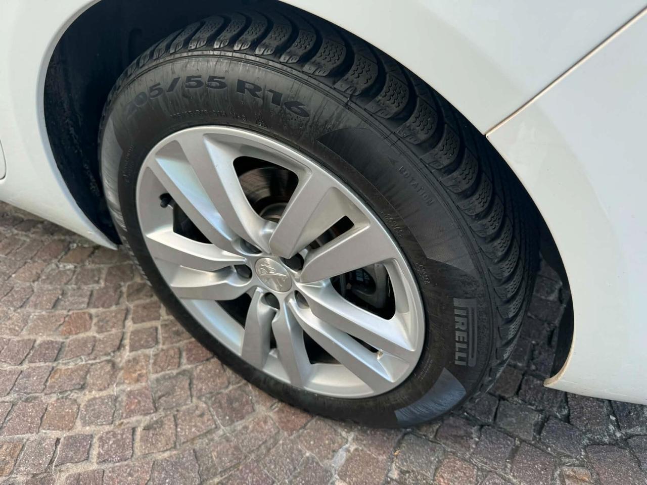 Peugeot 308 BlueHDi 130 S&S EAT8 SW Allure