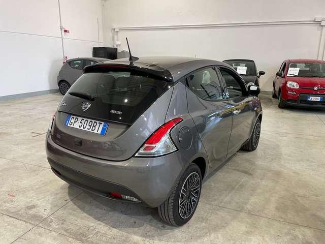 Lancia Ypsilon 1.0 firefly hybrid 69cv Gold Plus