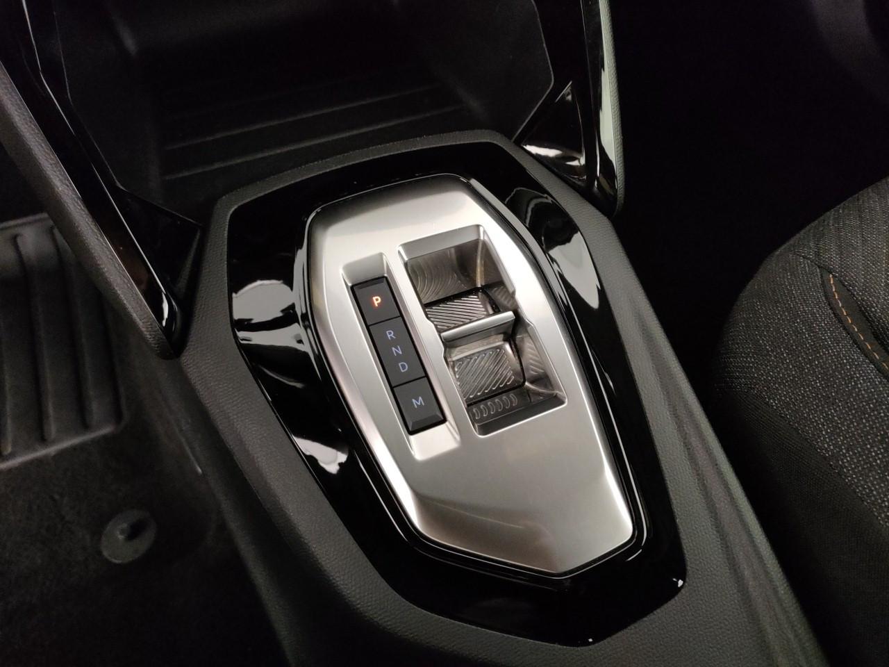 PEUGEOT 2008 1.2 hybrid Style 145cv e-dcs6