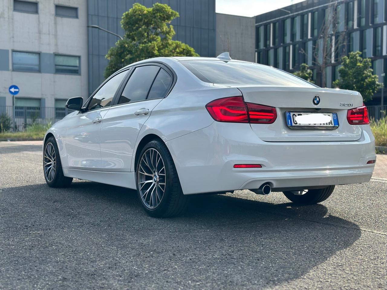 Bmw 320i berlina Business Advantage aut.