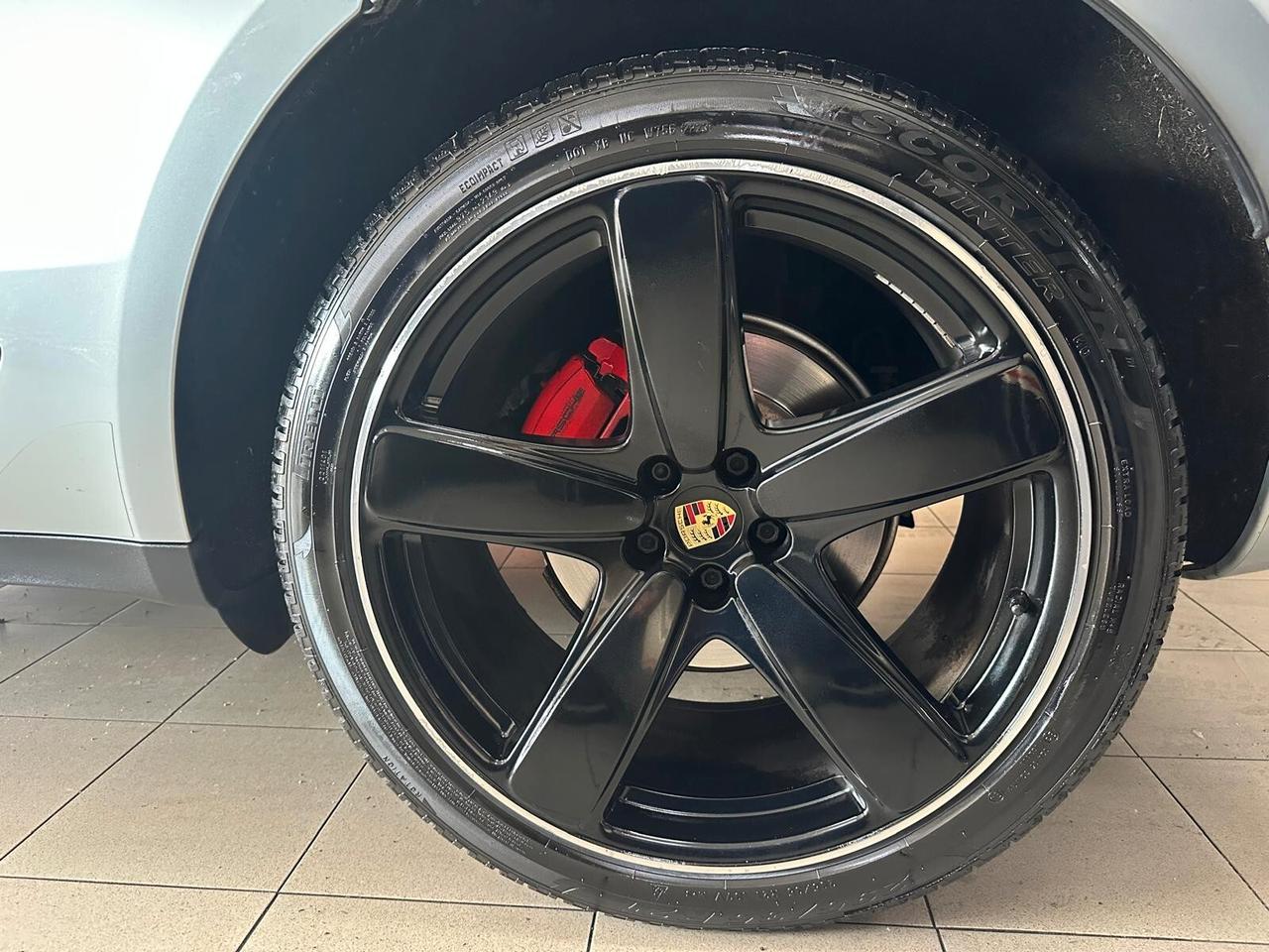 Porsche Macan 2.0 245 HP RESTYLING FULL TENUTA IN MODO MANIACALE