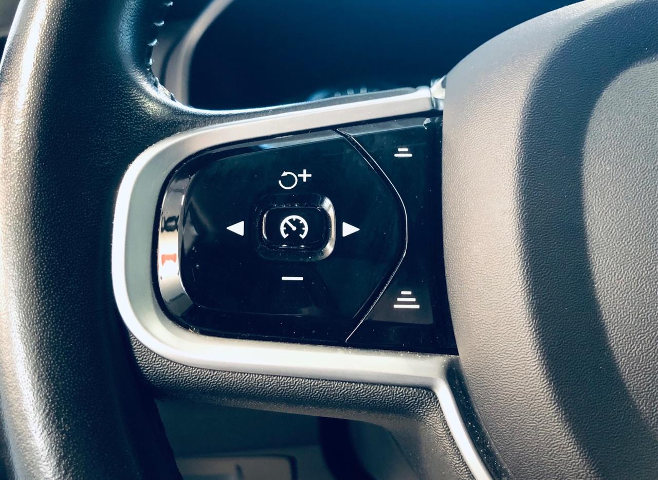 Volvo XC 90 B5 (d) AWD Geartronic Momentum 7 POSTI