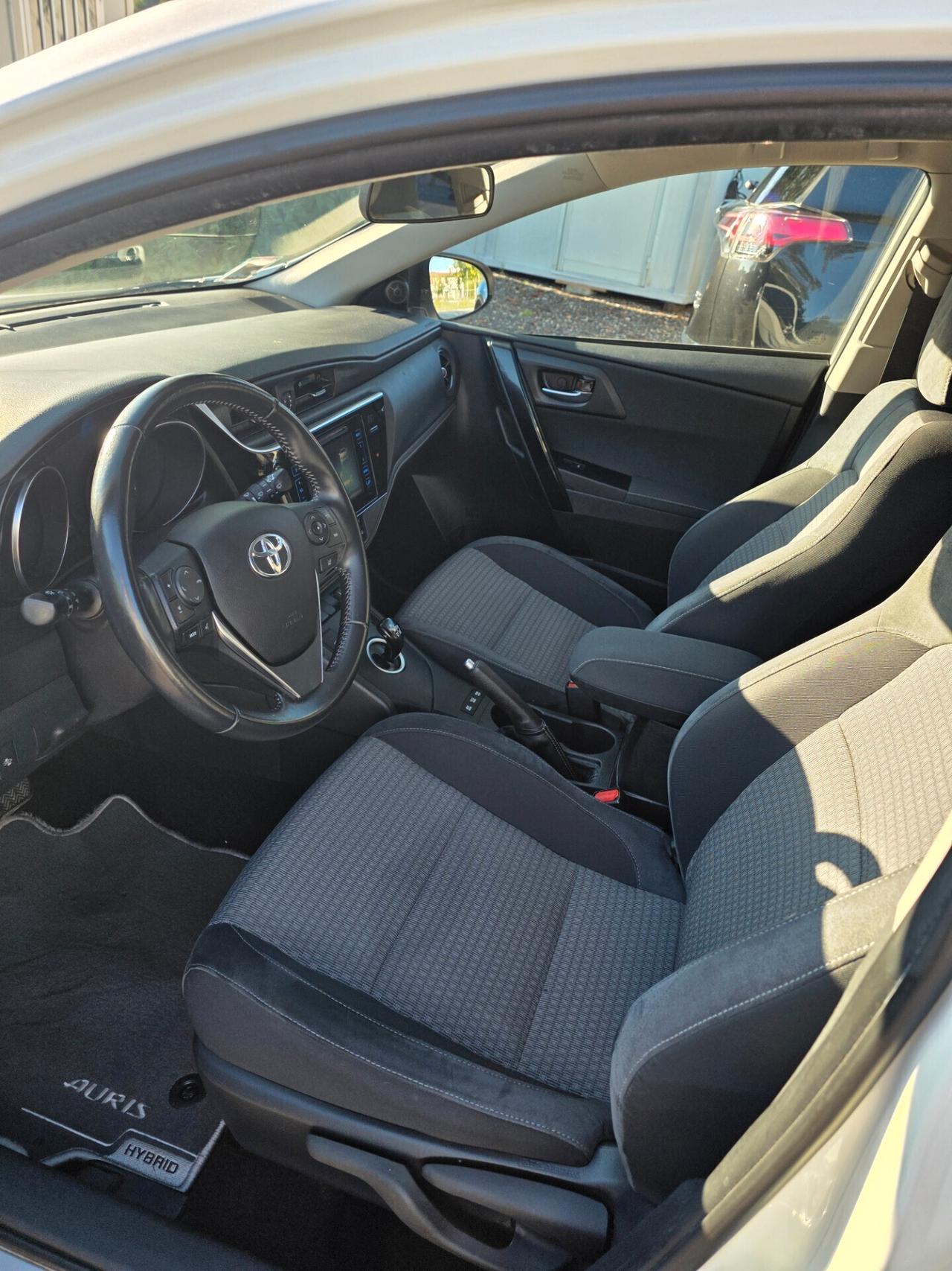 Toyota Auris 1.8 Hybrid Business