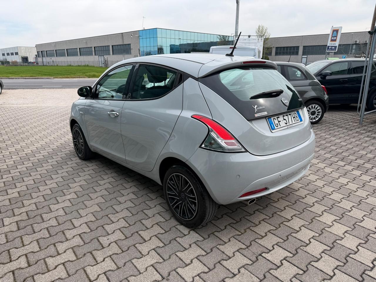 Lancia Ypsilon 1.0 FireFly 5 porte S&S Hybrid Ecochic Gold