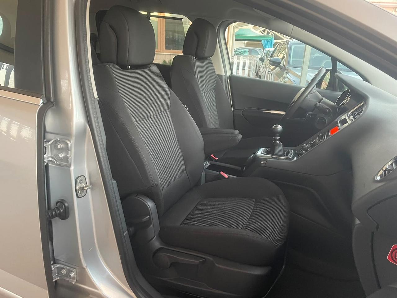 Peugeot 5008 1.6 HDi 112CV Allure
