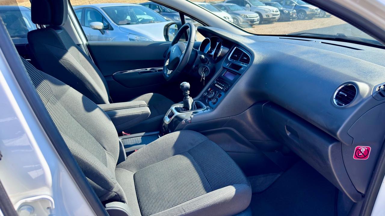 Peugeot 5008 1.6 HDi 115CV Allure