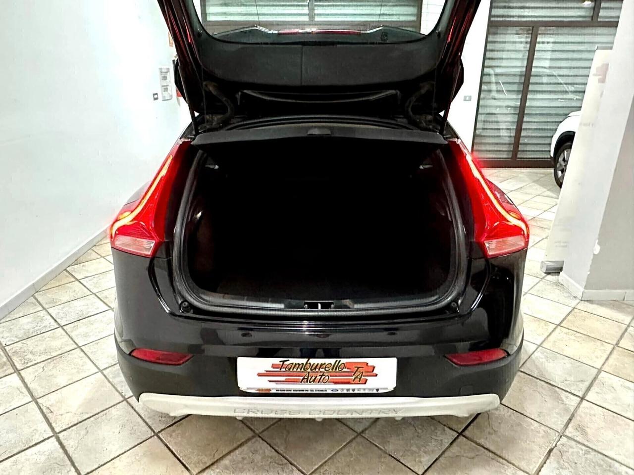 VOLVO V40 2.0 D2 (120) Cross Country Kinetic 2017