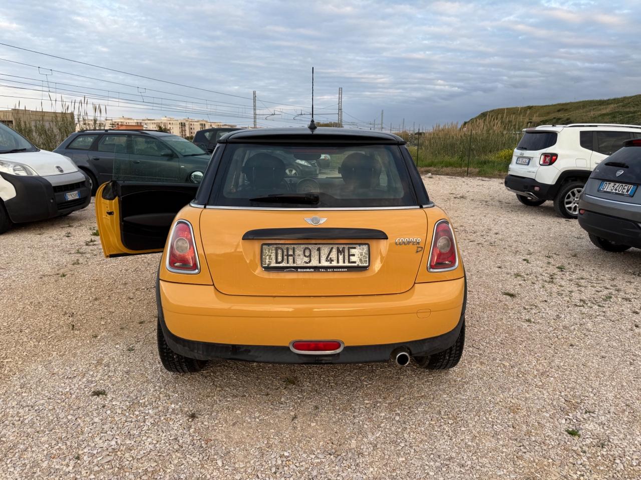 Mini 1.6 16V Cooper Diesel 2.900€