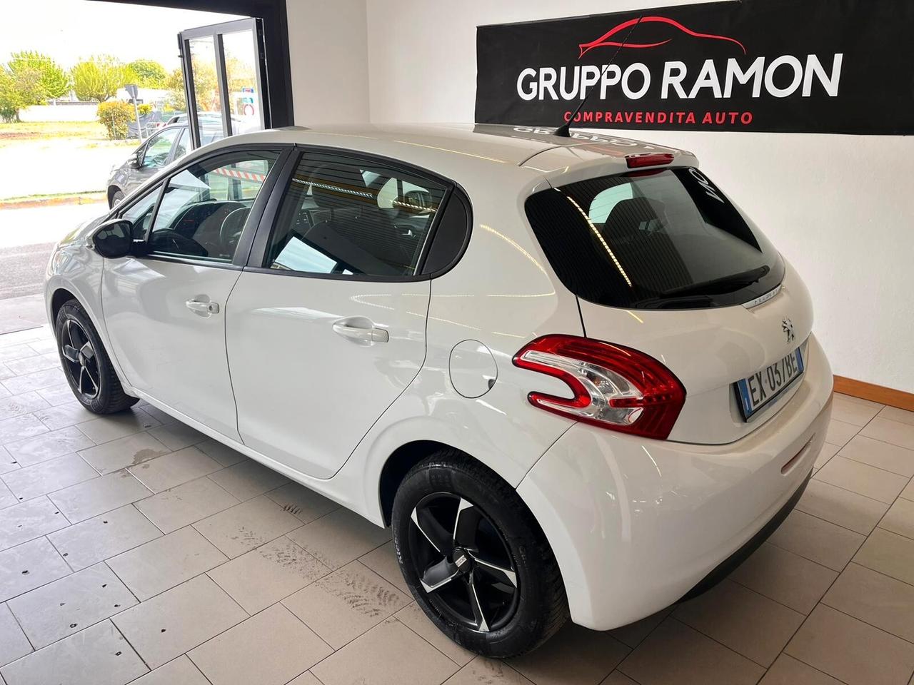 Peugeot 208 1.4 HDi 68 CV 5 porte Allure