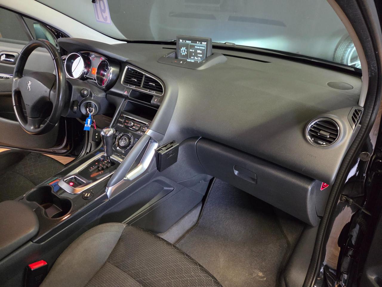 Peugeot 3008 3008 1.6 bluehdi Business s&s 120cv eat6 NAVI