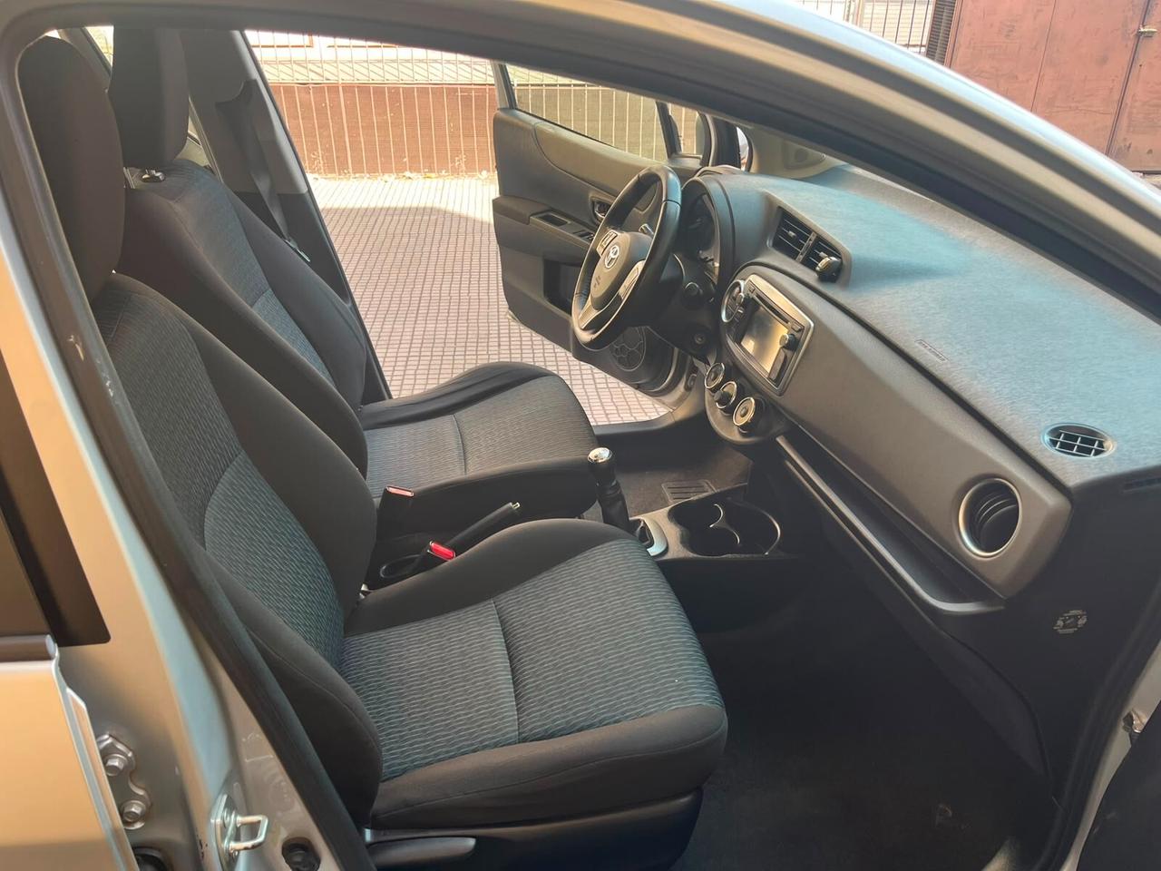 Toyota Yaris 1.0 5 porte Lounge *NEOPATENTATI*