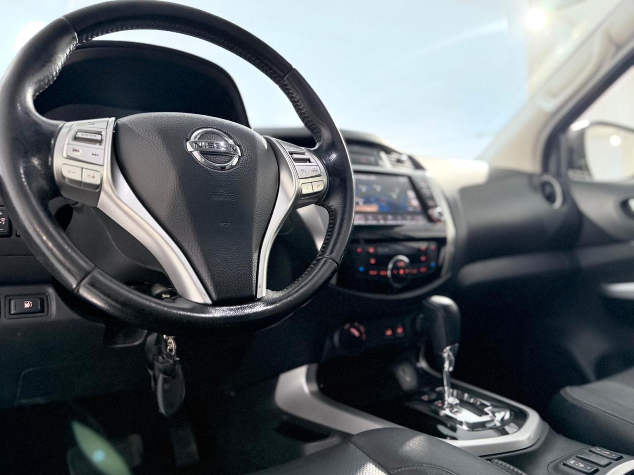 Nissan Navara DOPPIA CABINA GANCIO TRAINO AUTOMATICO