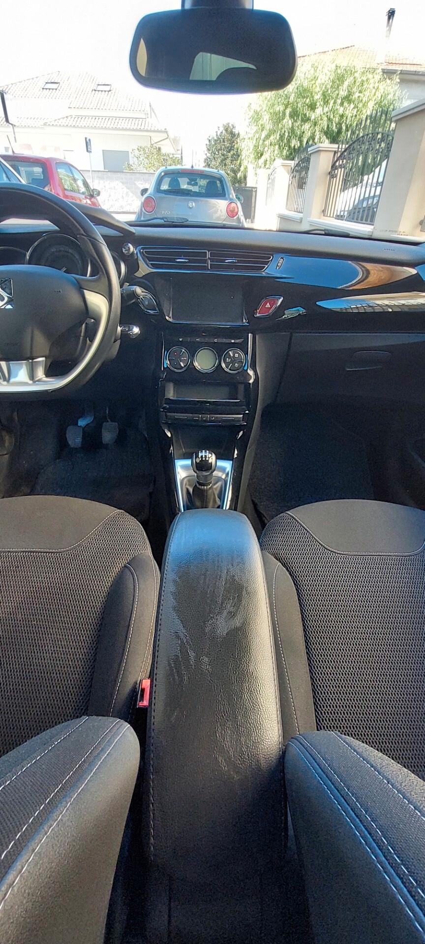 DS3 CONNECTED SPORT CHIC 1,6 DIESEL 75 CV NAVI LEGA SENSORI RETROCAMERA STRAFULL OPTIONAL