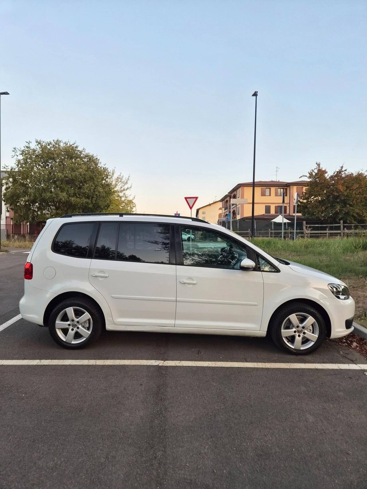 Volkswagen Touran Business 1.4 Highline EcoFuel 7 POSTI