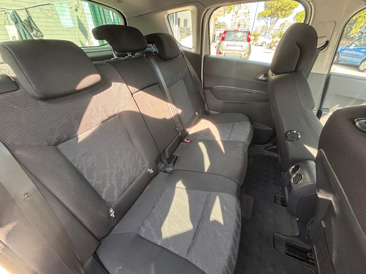 Peugeot 3008 1.6 e-HDi 112CV cambio robotizzato Stop&Start Active