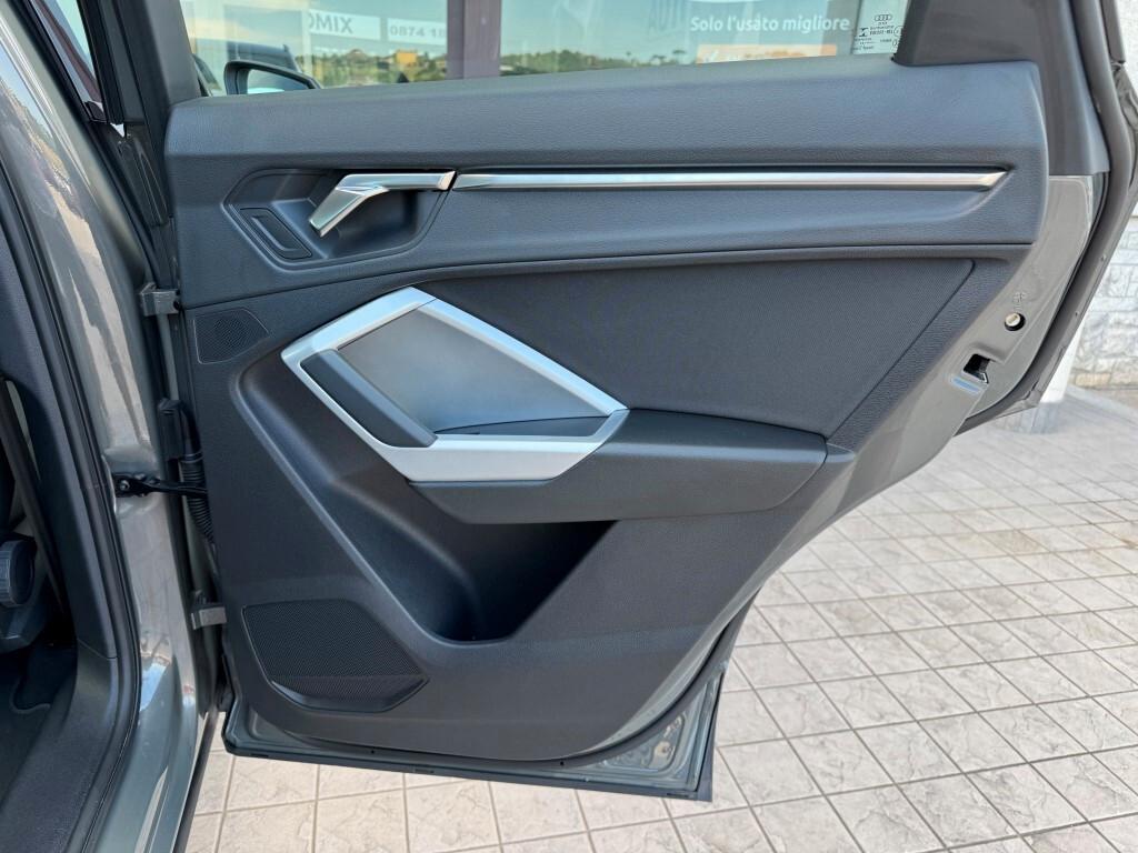 Audi Q3 35 TDI S tronic Business