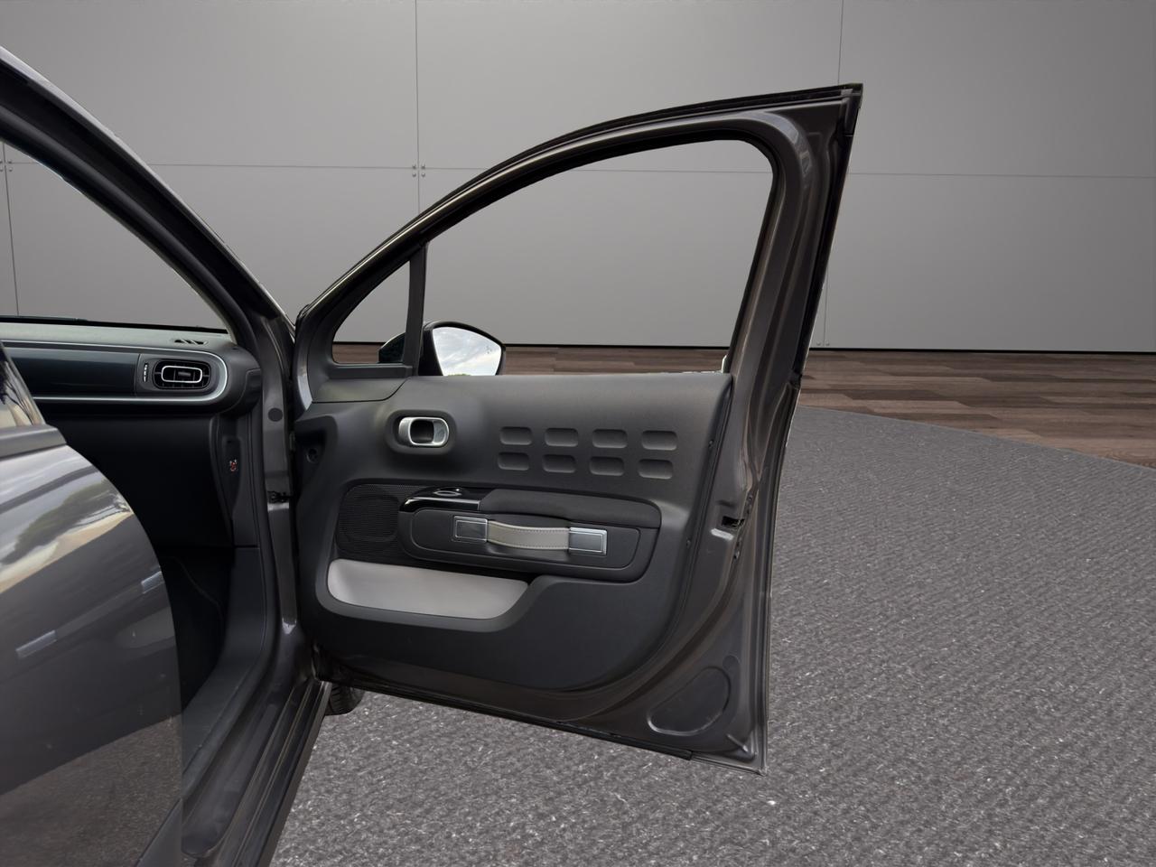 Citroen C3 1.2 Shine 83cv - Unipro - Promo Finanziamento - Neopatatentati - Tagliandi certificati - Cerchi in lega - Schermo - Clima Automatico